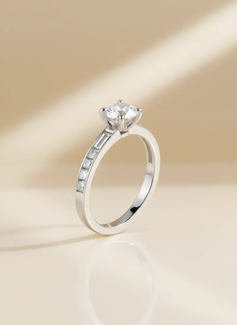 Lumière Solitaire Ring